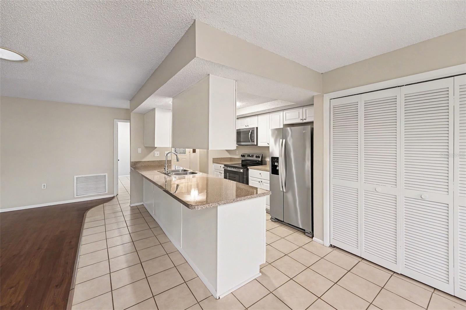 2431 GROVE RIDGE DR, PALM HARBOR, FL — photo 12