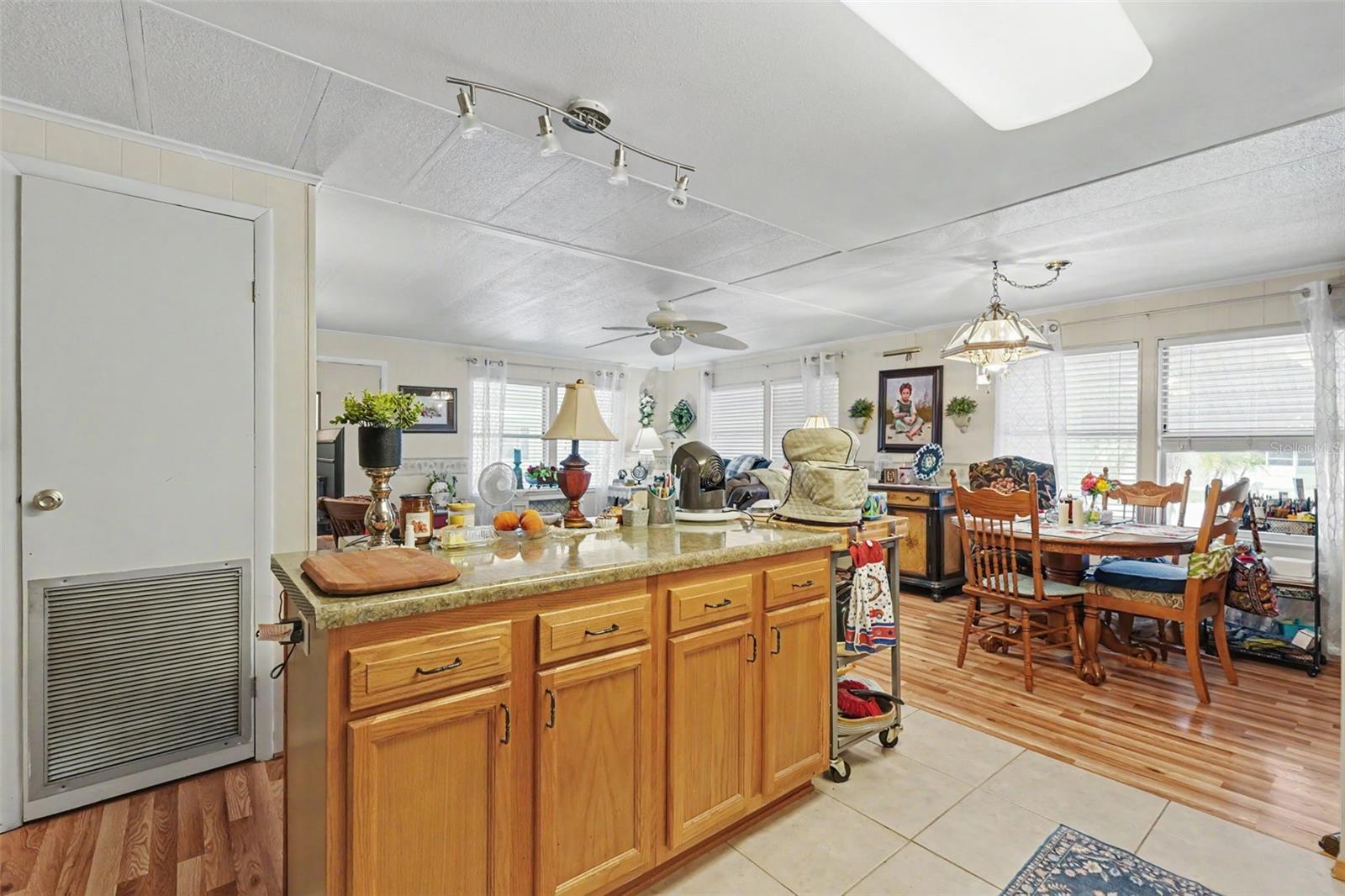 6523 KANSAS ST, BRADENTON, FL — photo 27