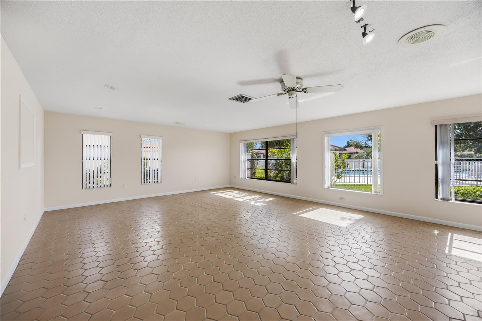 849 SENDA PLATA #15, VENICE, FL — photo 5