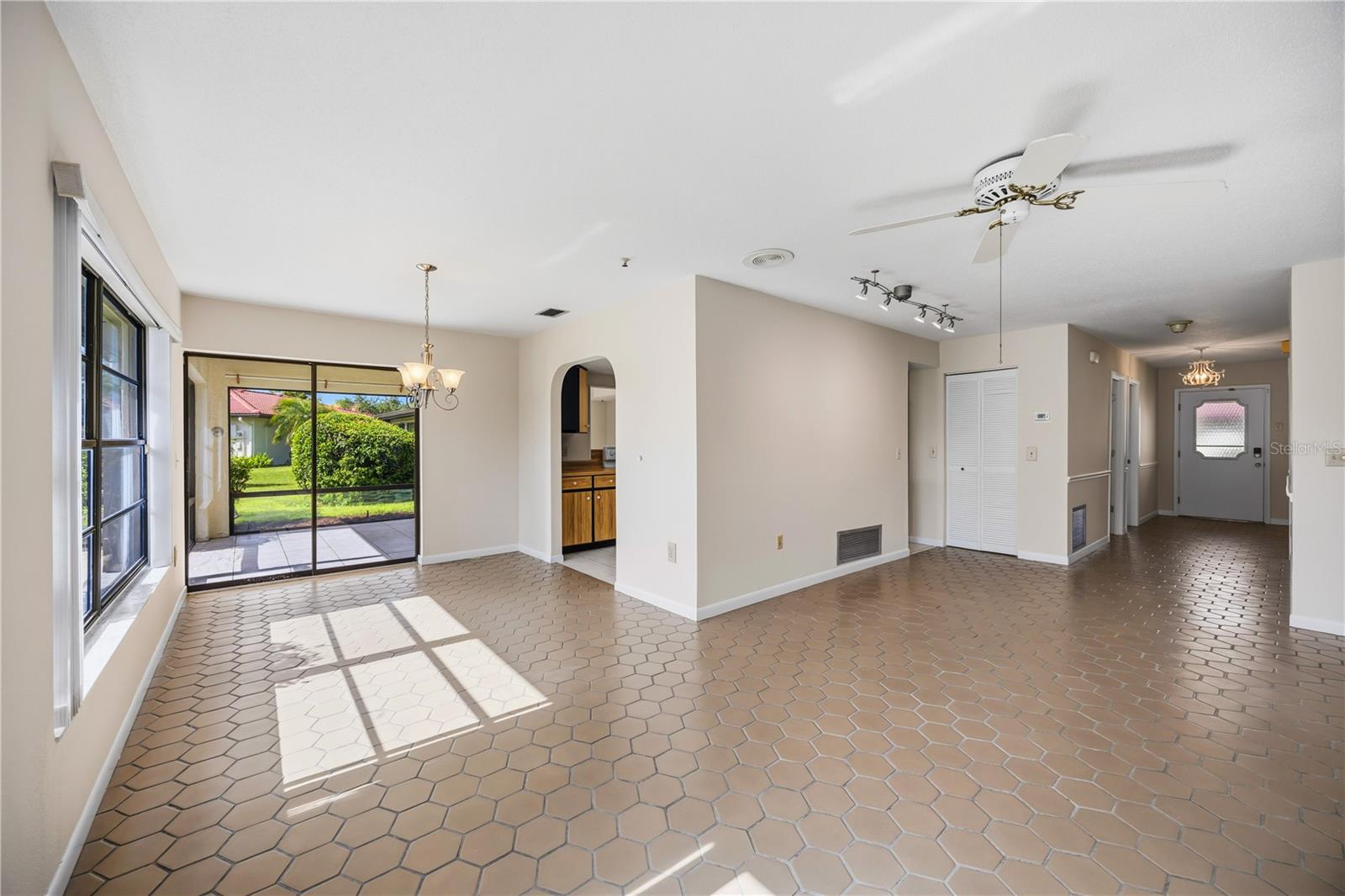 849 SENDA PLATA #15, VENICE, FL — photo 10