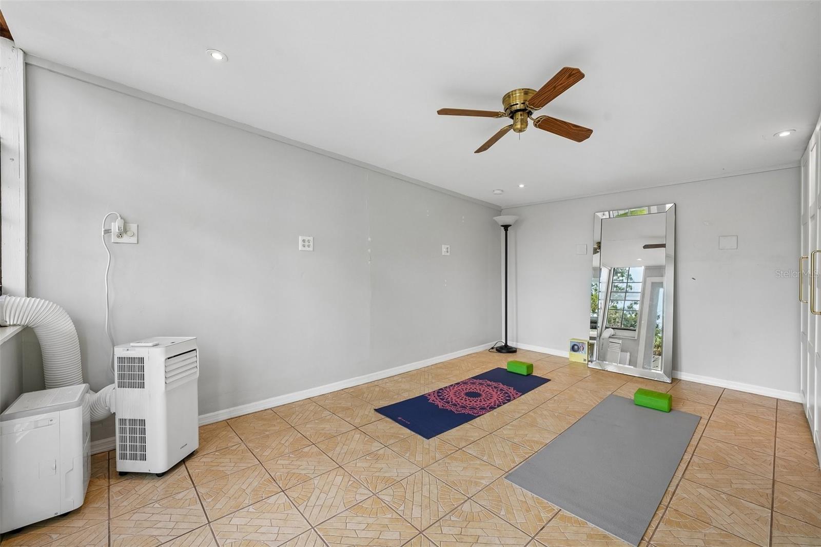2934 W ELLIS DR, TAMPA, FL — photo 37