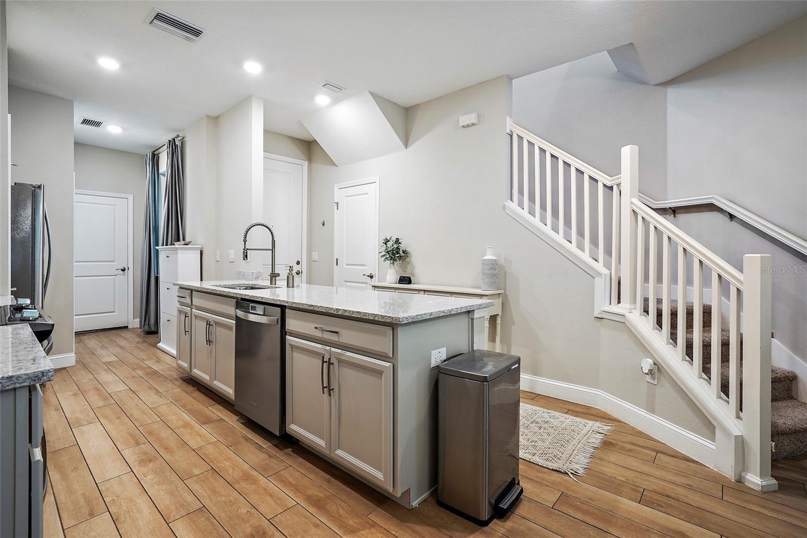 5246 NEIL DR, ST PETERSBURG, FL — photo 12