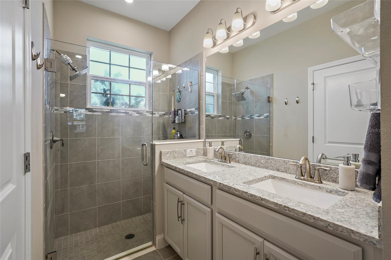 5246 NEIL DR, ST PETERSBURG, FL — photo 19