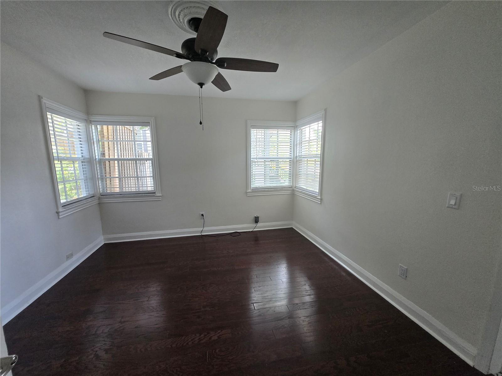 300 E IDLEWILD AVE, TAMPA, FL — photo 10