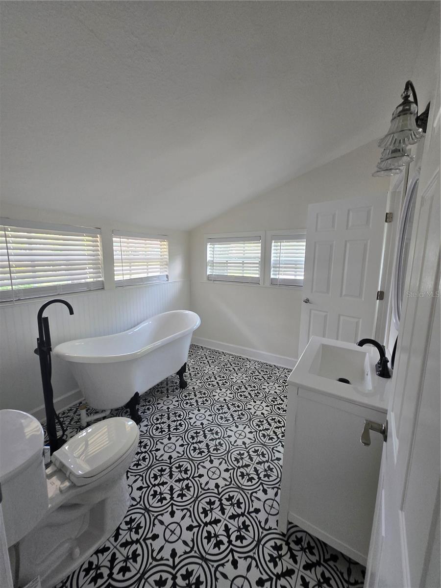 300 E IDLEWILD AVE, TAMPA, FL — photo 11