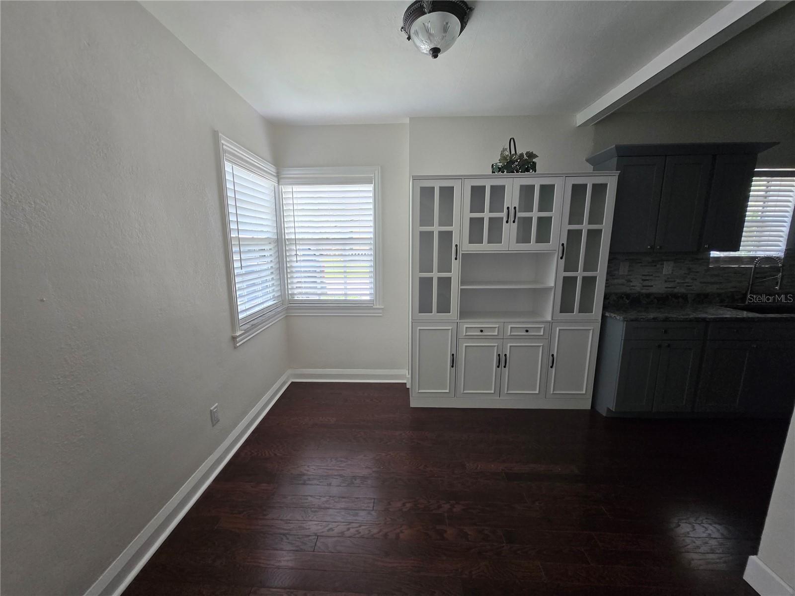 300 E IDLEWILD AVE, TAMPA, FL — photo 8