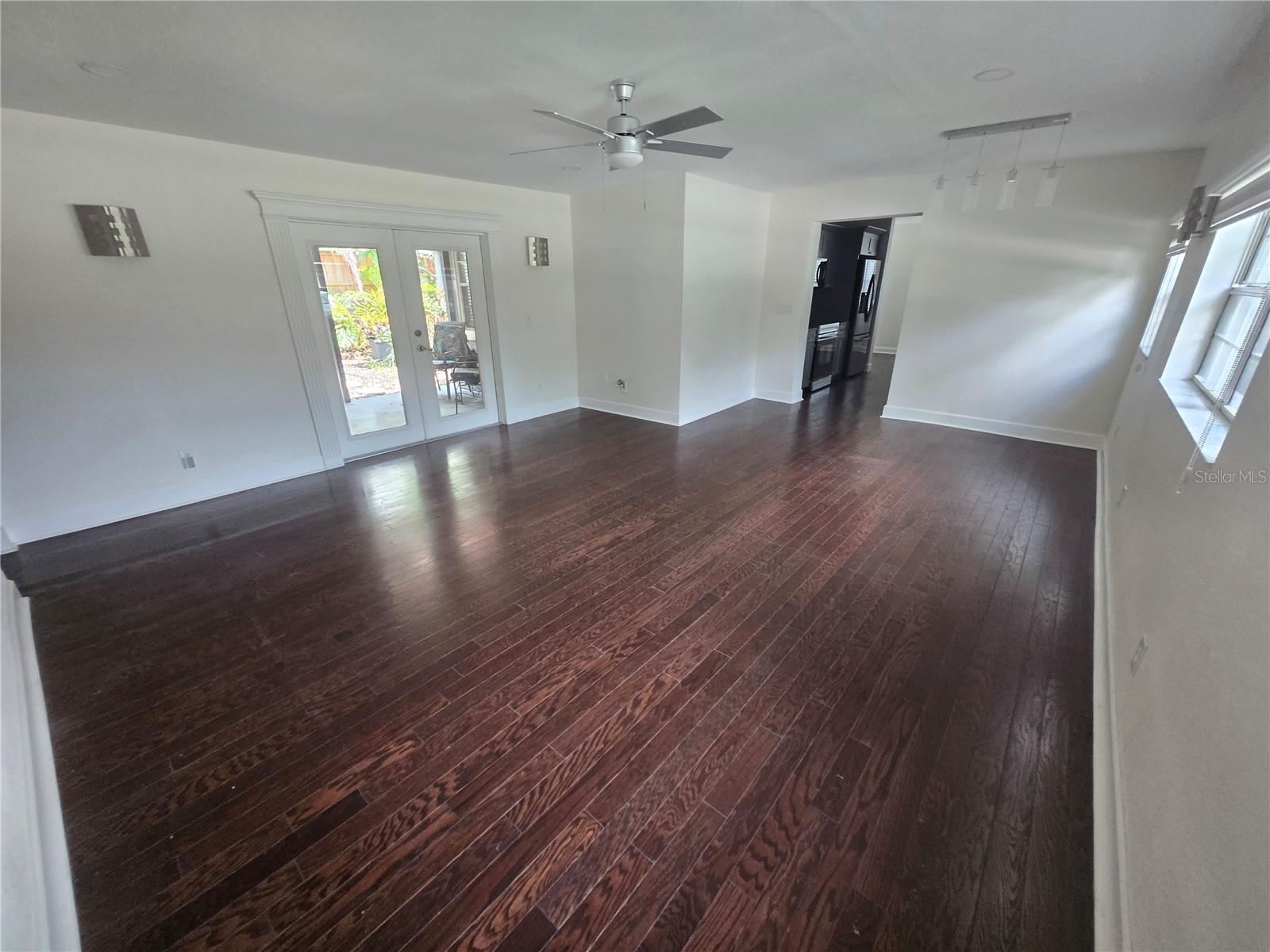 300 E IDLEWILD AVE, TAMPA, FL — photo 15