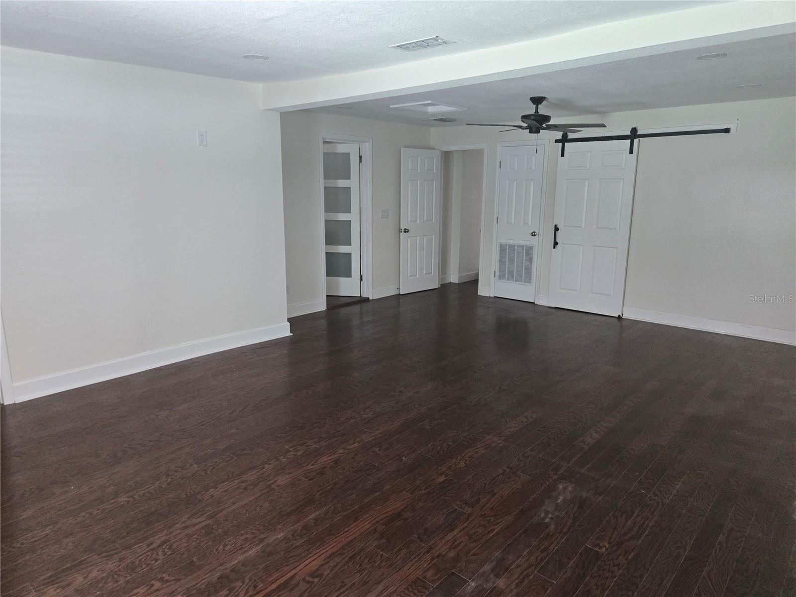 300 E IDLEWILD AVE, TAMPA, FL — photo 22