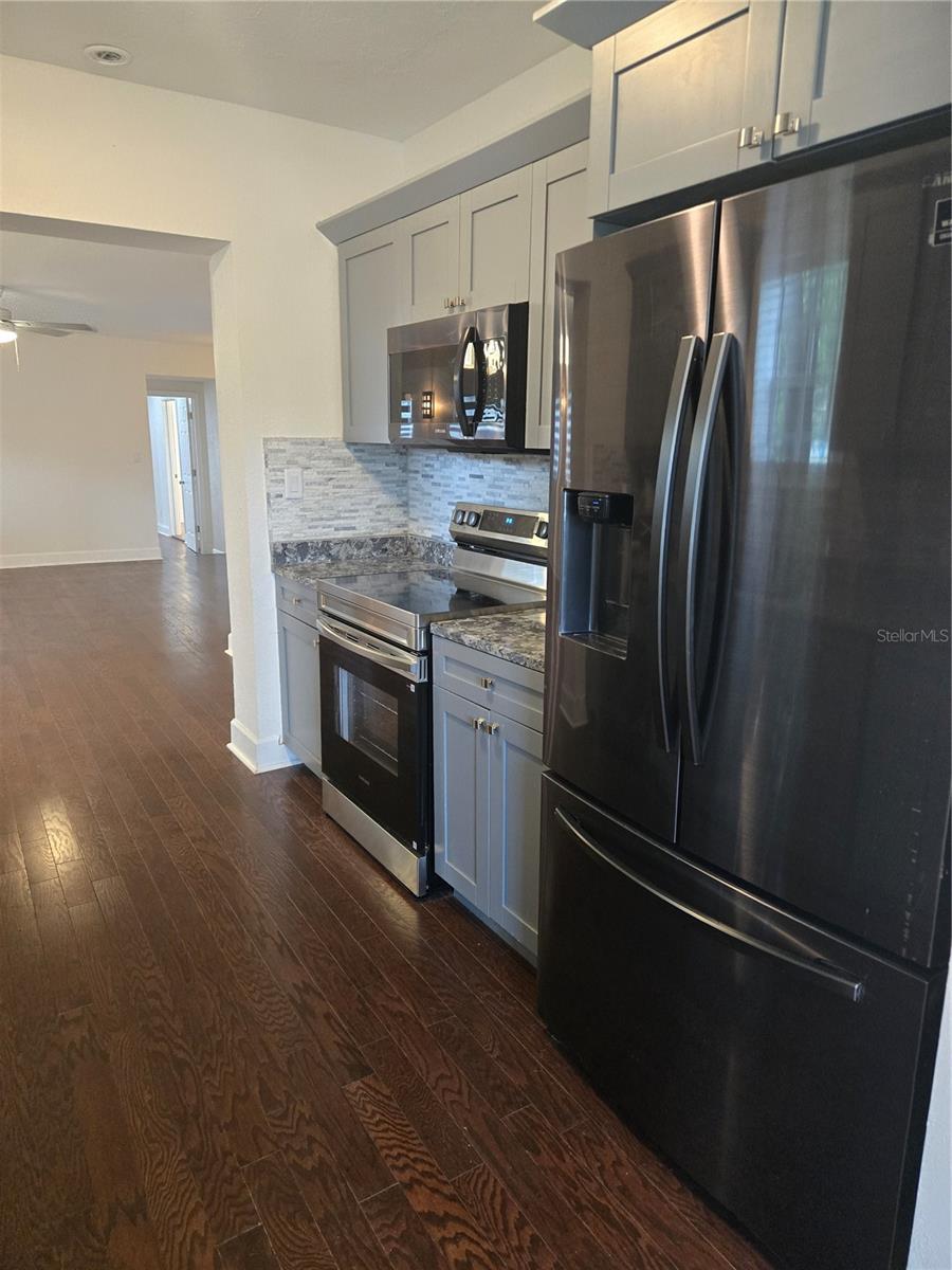 300 E IDLEWILD AVE, TAMPA, FL — photo 5