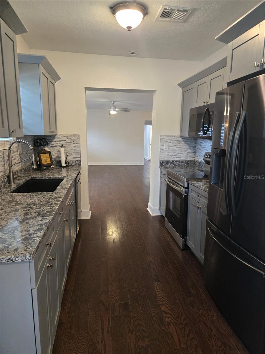 300 E IDLEWILD AVE, TAMPA, FL — photo 7