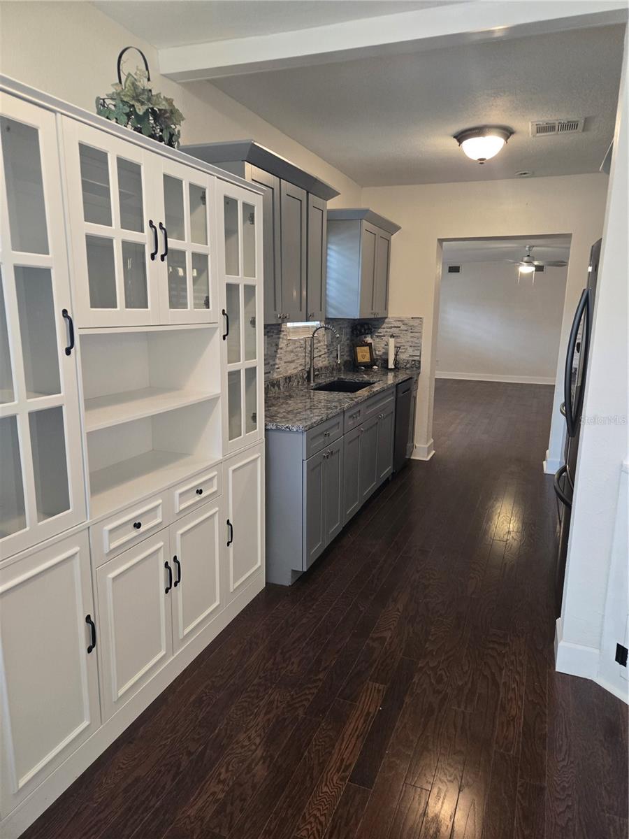 300 E IDLEWILD AVE, TAMPA, FL — photo 16