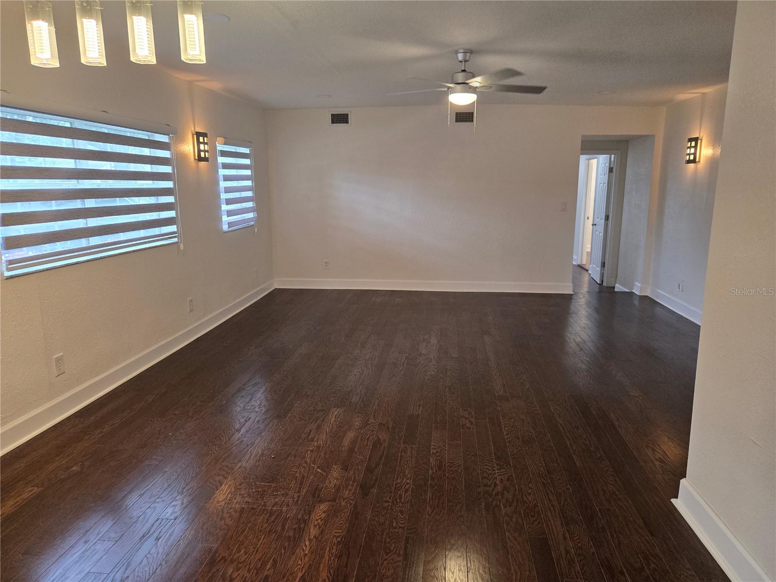 300 E IDLEWILD AVE, TAMPA, FL — photo 25