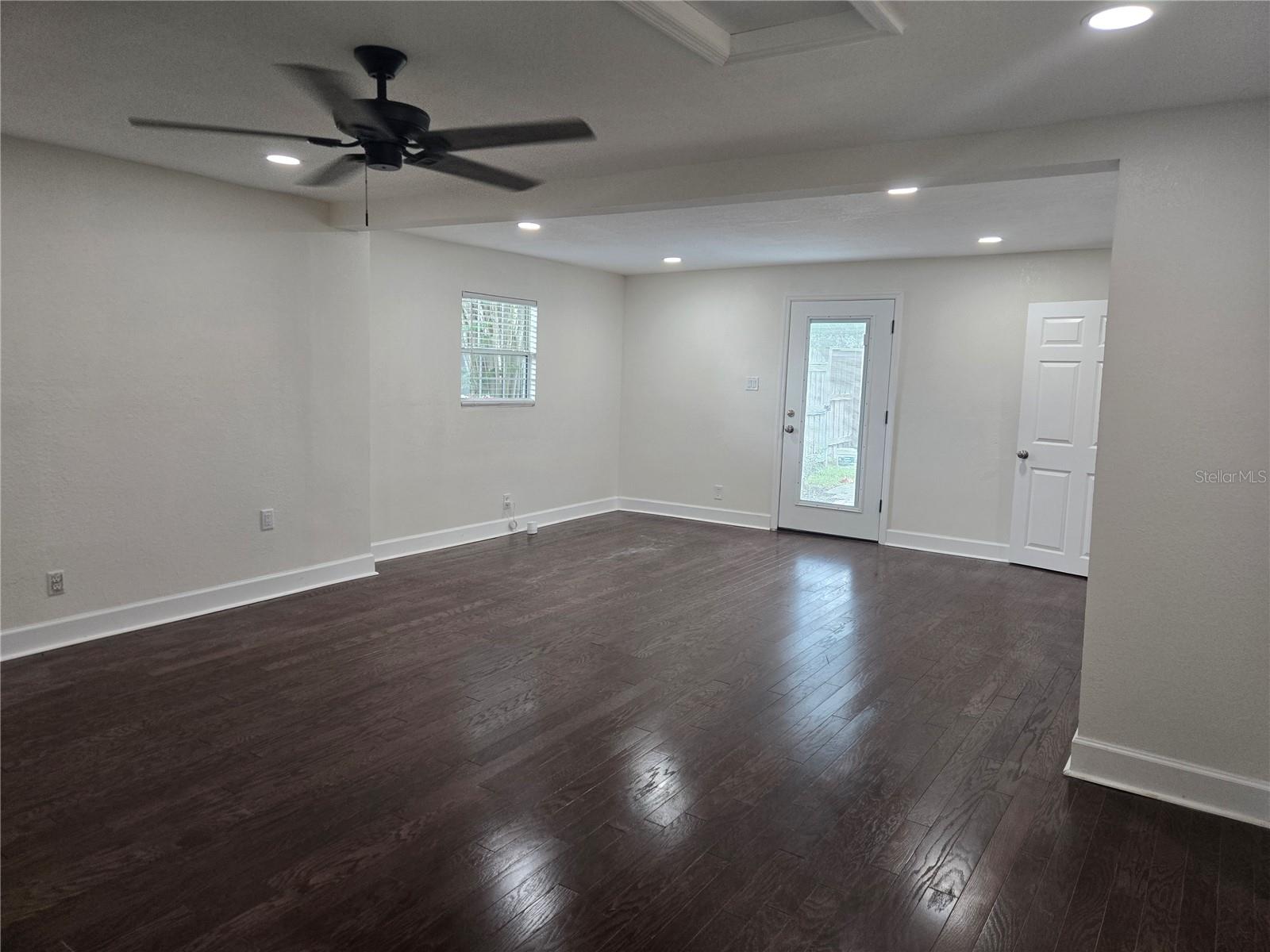 300 E IDLEWILD AVE, TAMPA, FL — photo 27
