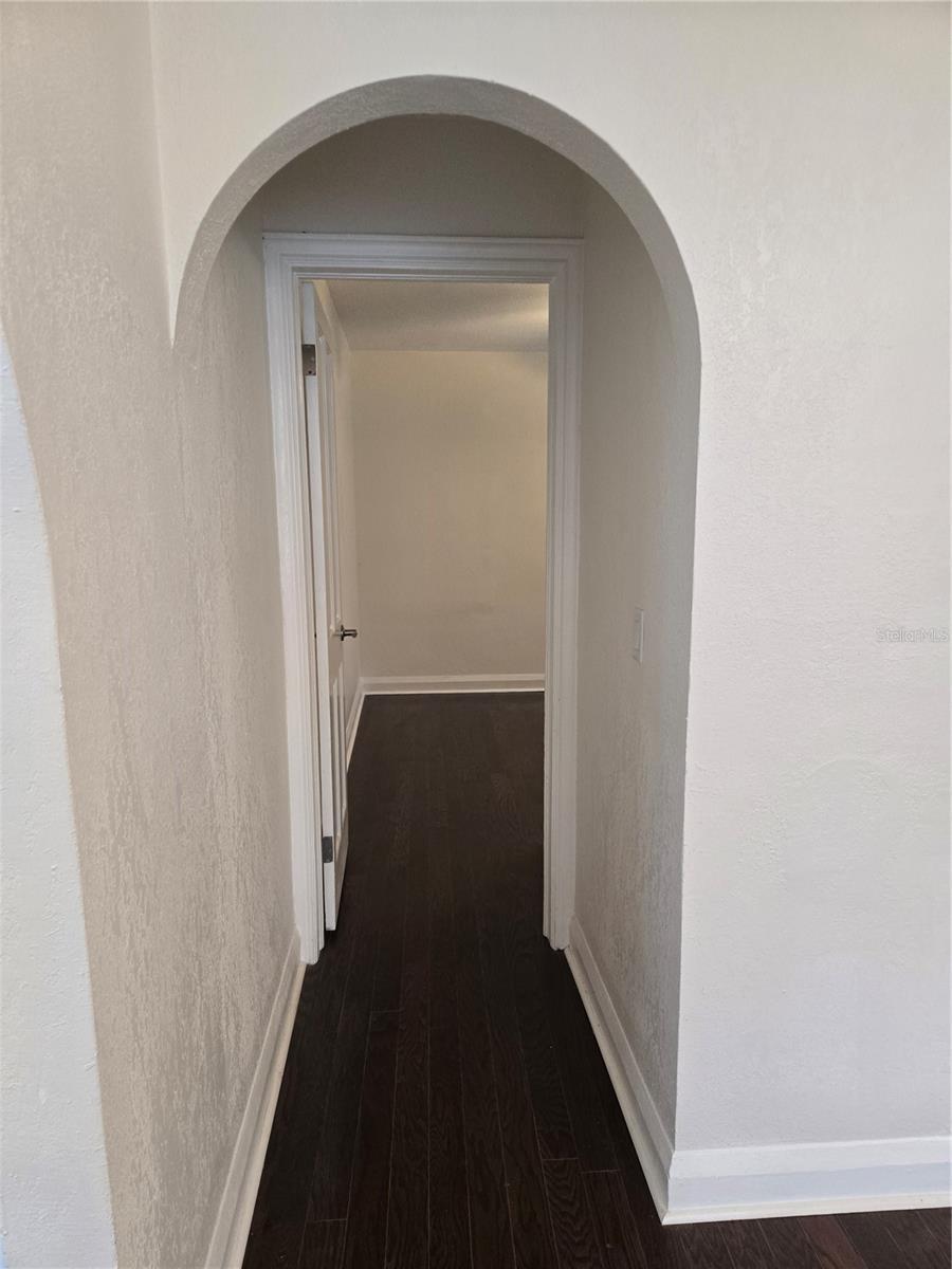300 E IDLEWILD AVE, TAMPA, FL — photo 31
