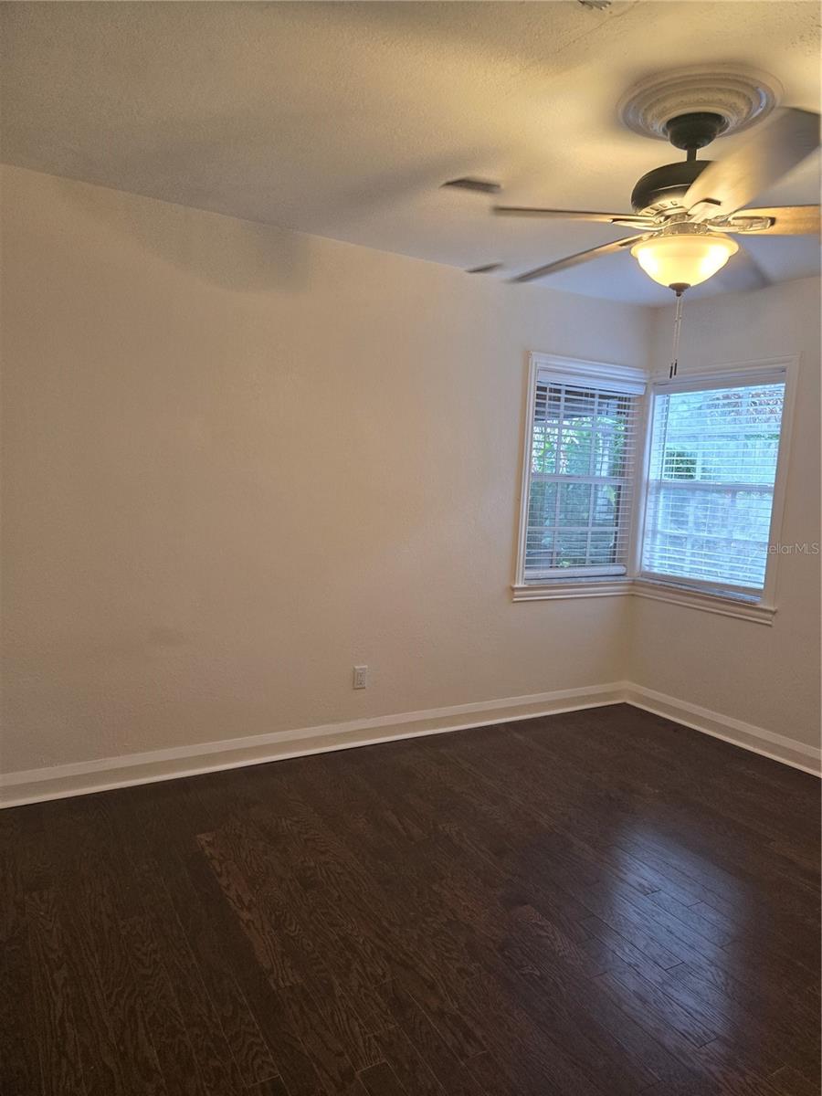 300 E IDLEWILD AVE, TAMPA, FL — photo 32