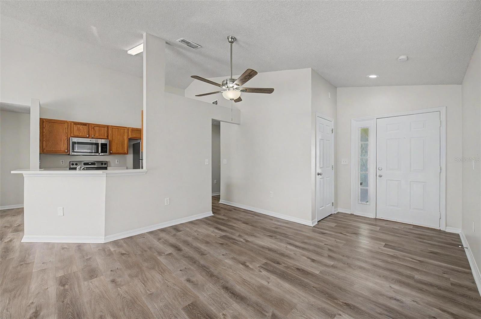 421 HOLBORN LOOP, DAVENPORT, FL — photo 4