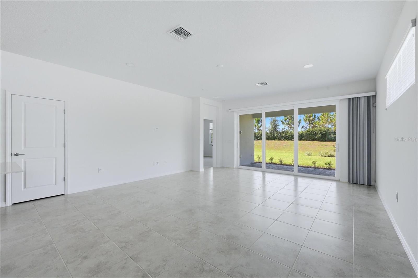 8113 STERNWAY RD, SARASOTA, FL — photo 3