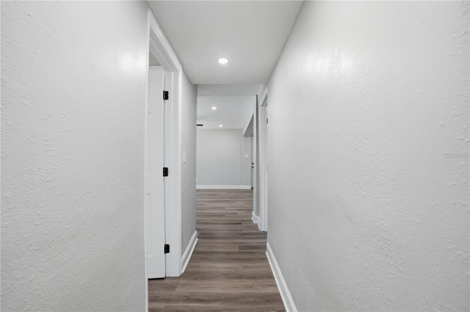 707 ABERDEEN CIR, TAMPA, FL — photo 17
