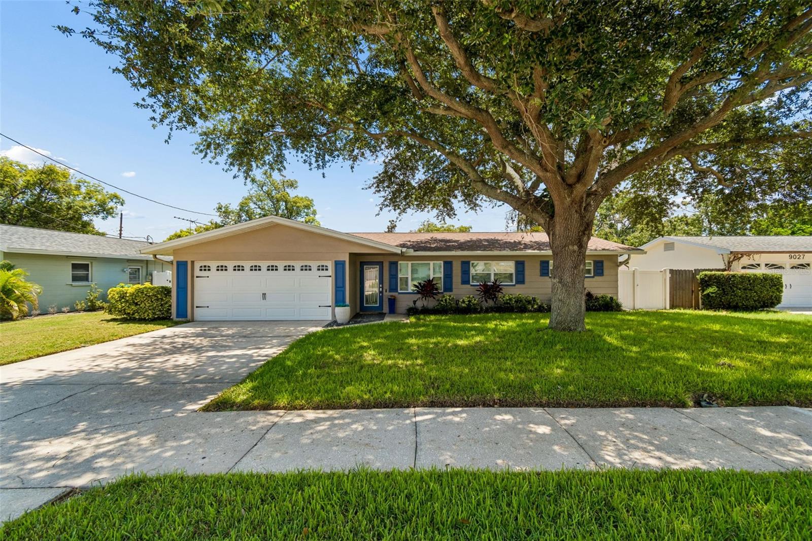 9045 RIDGE RD, SEMINOLE, FL — photo 2