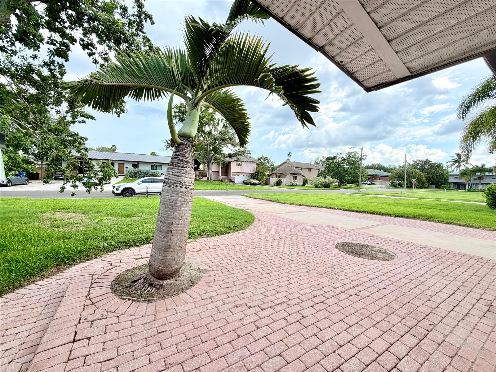 1827 OKLAHOMA AVE NE, ST PETERSBURG, FL — photo 3