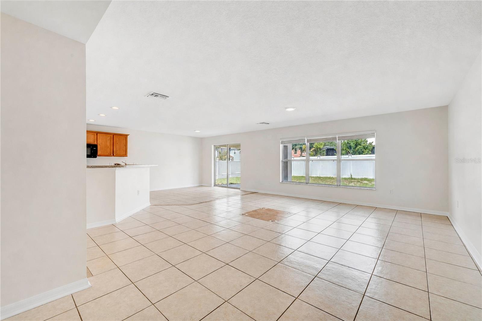 10725 BAMBOO ROD CIR, RIVERVIEW, FL — photo 2