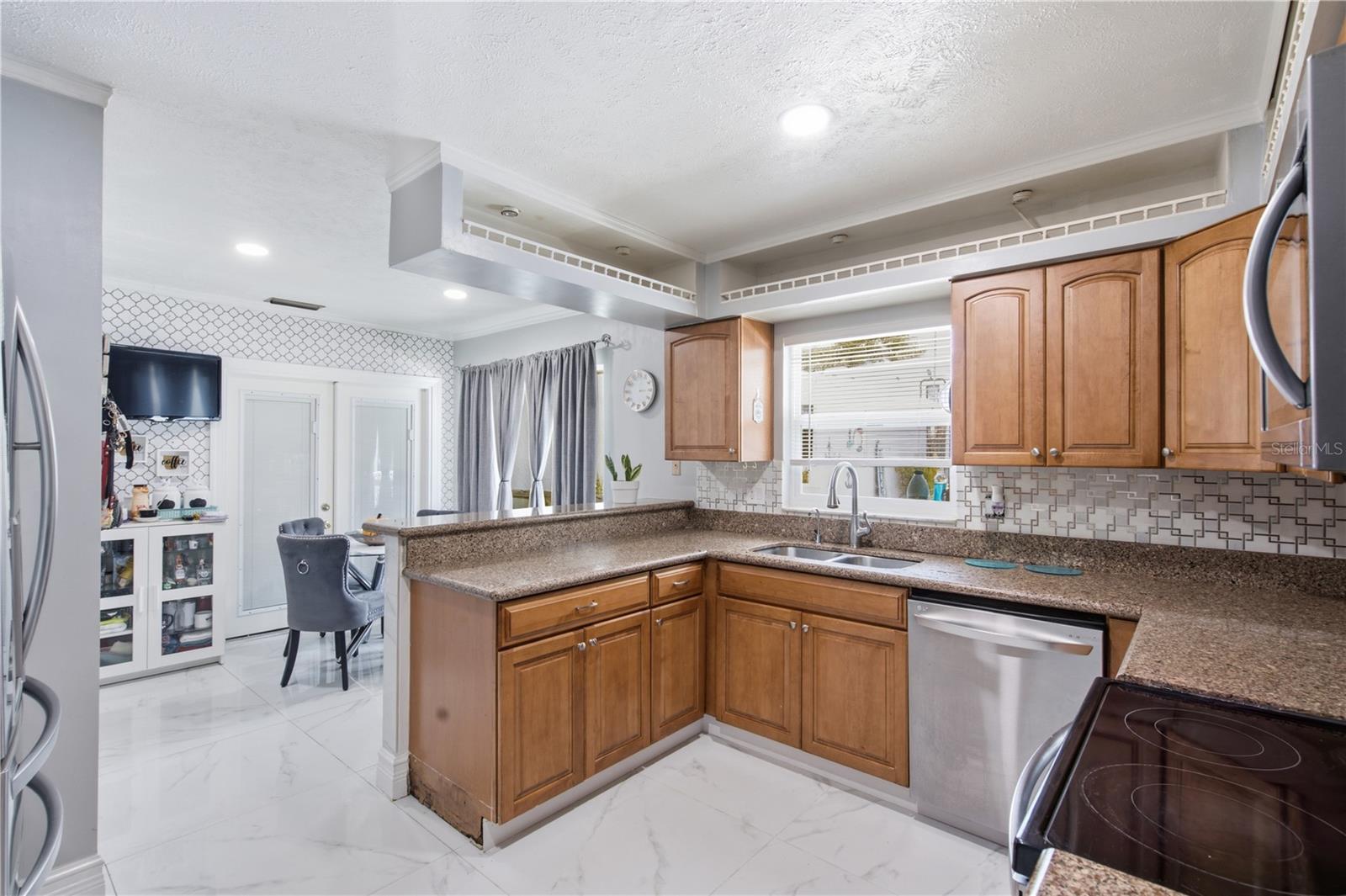 1124 KING ARTHUR CT, VALRICO, FL — photo 11