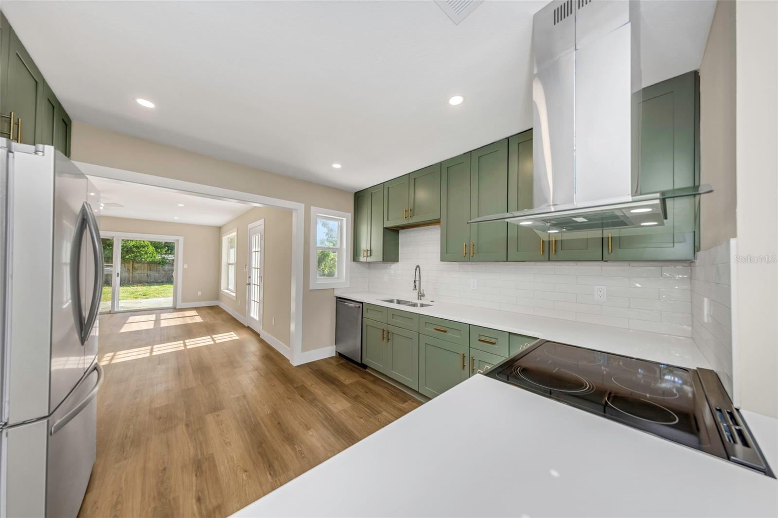 8017 31ST AVE N, ST PETERSBURG, FL — photo 10