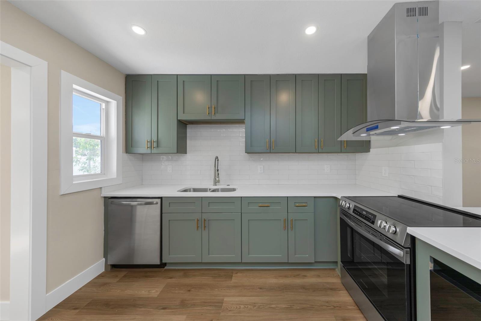 8017 31ST AVE N, ST PETERSBURG, FL — photo 12