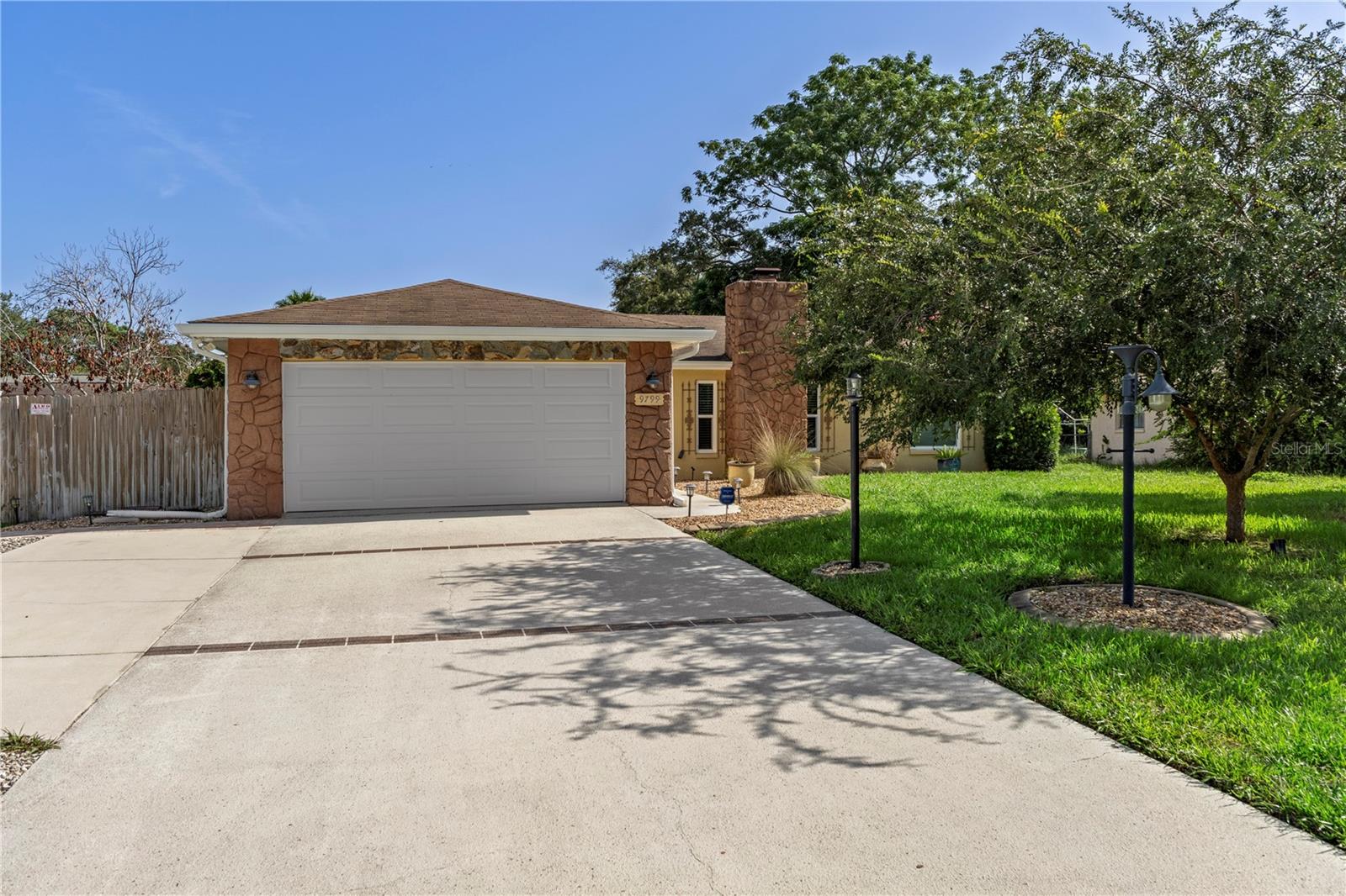9799 HORIZON DR, SPRING HILL, FL — photo 2