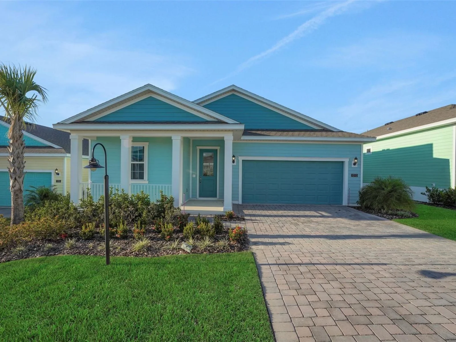 1038 FIESTA KEY CIR, LADY LAKE, FL — photo 1