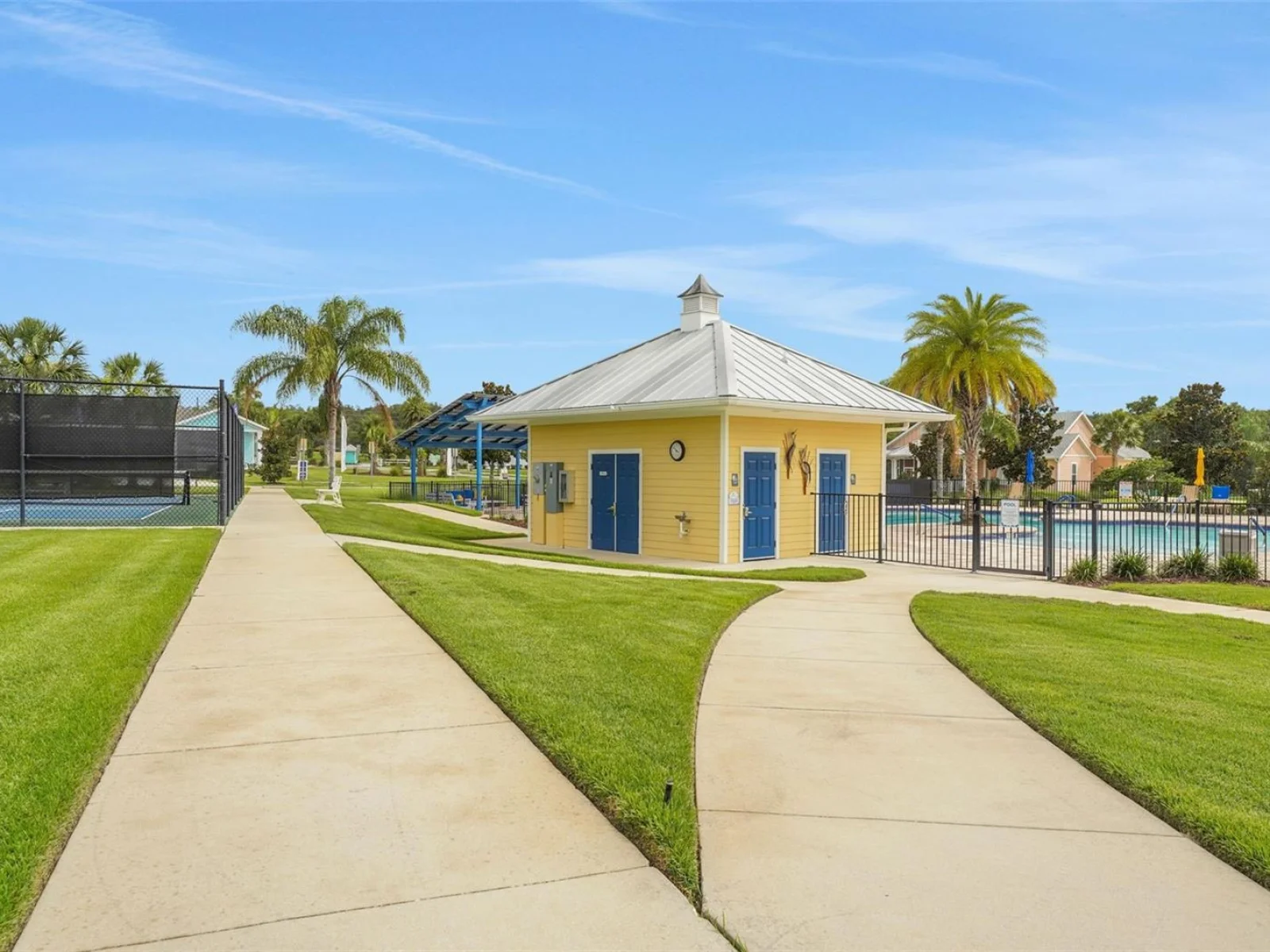 1038 FIESTA KEY CIR, LADY LAKE, FL — photo 2