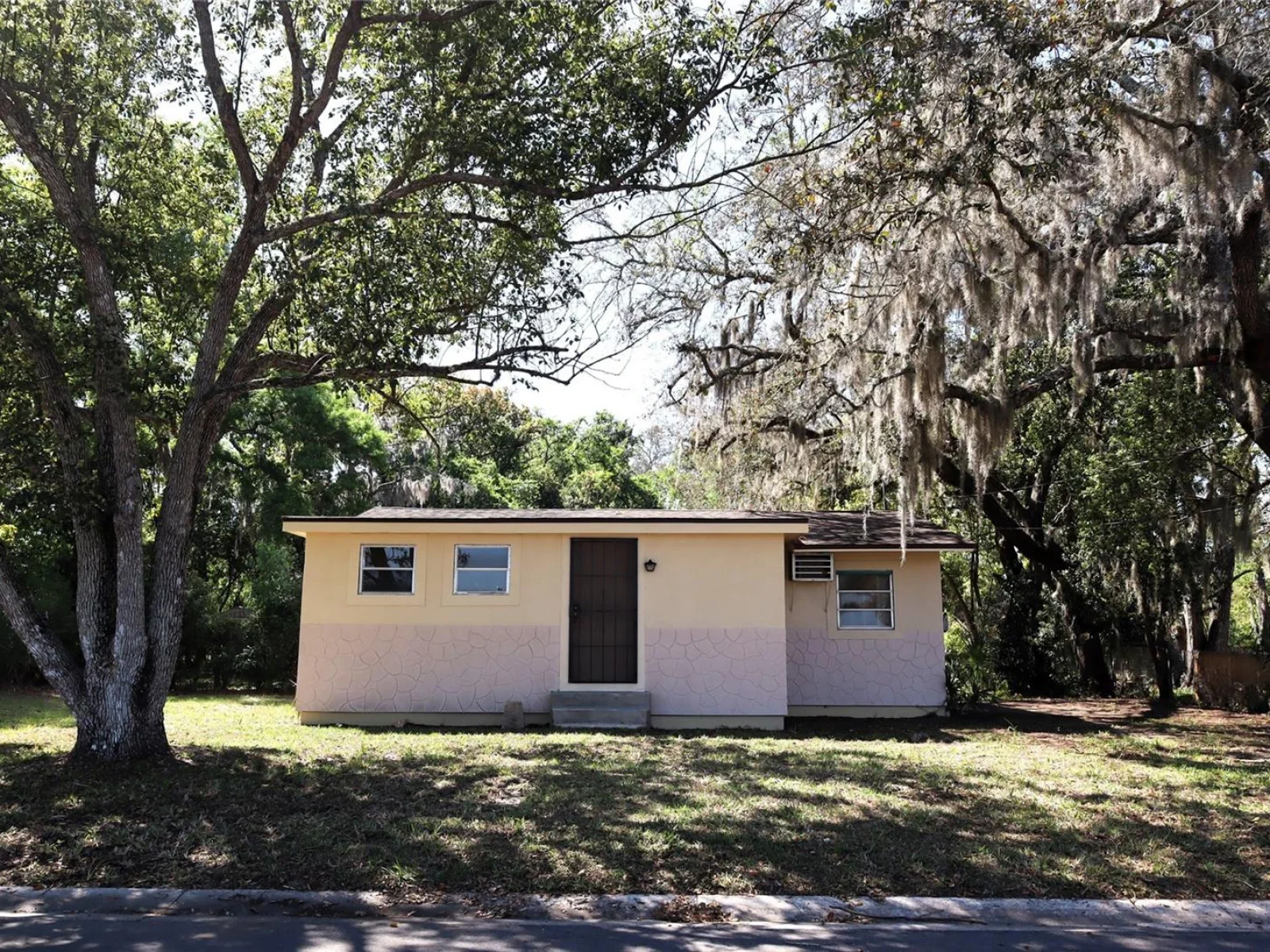 2024 DIXIE AVE, EUSTIS, FL — photo 1