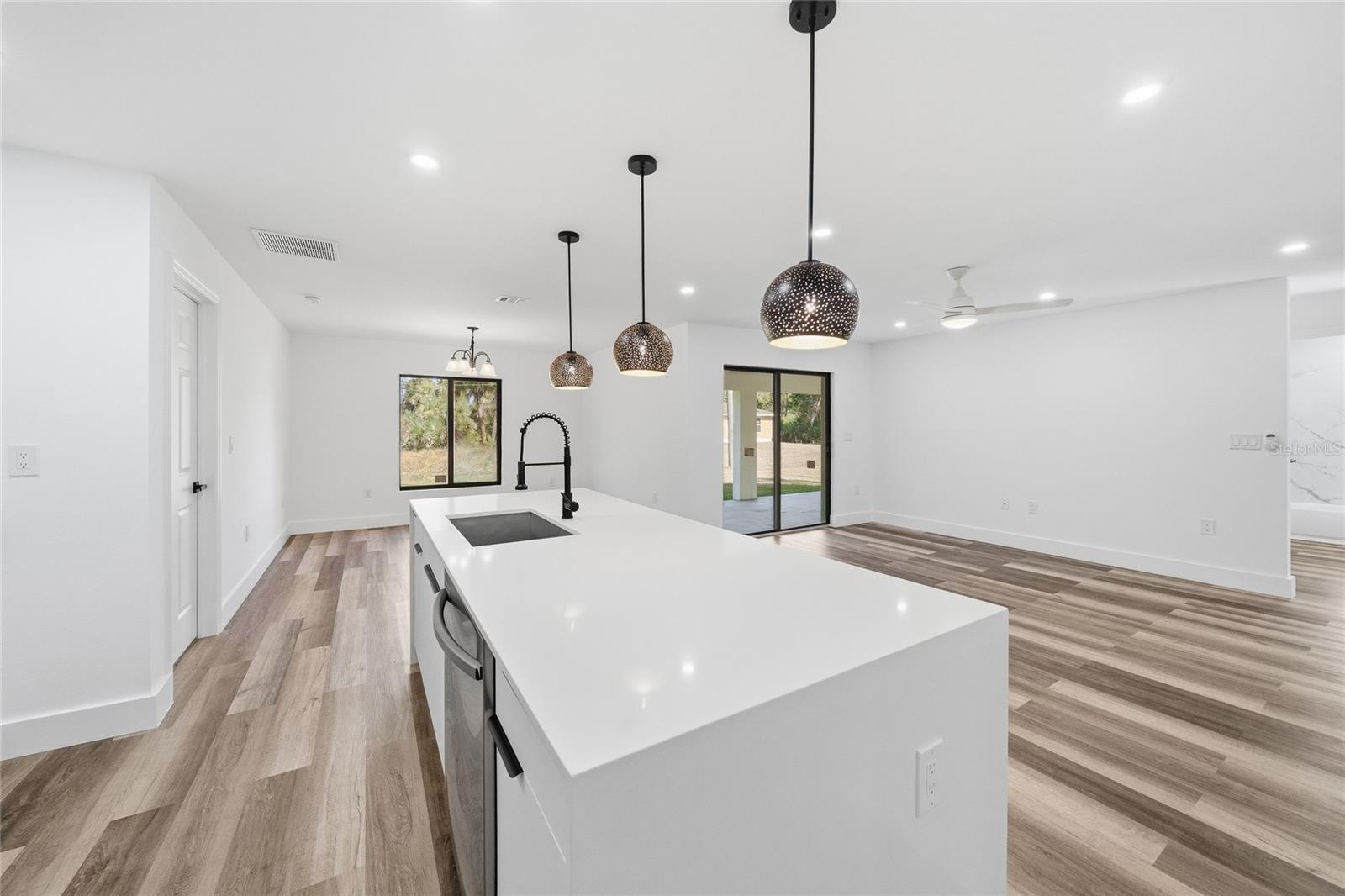 15468 CHAMBERLAIN BLVD, PORT CHARLOTTE, FL — photo 4