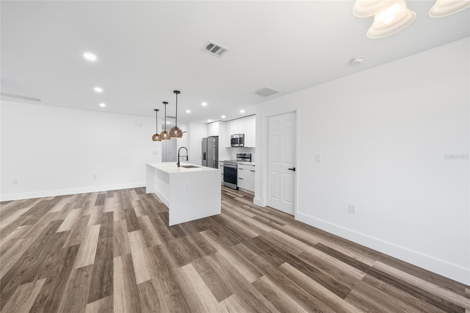 15468 CHAMBERLAIN BLVD, PORT CHARLOTTE, FL — photo 7