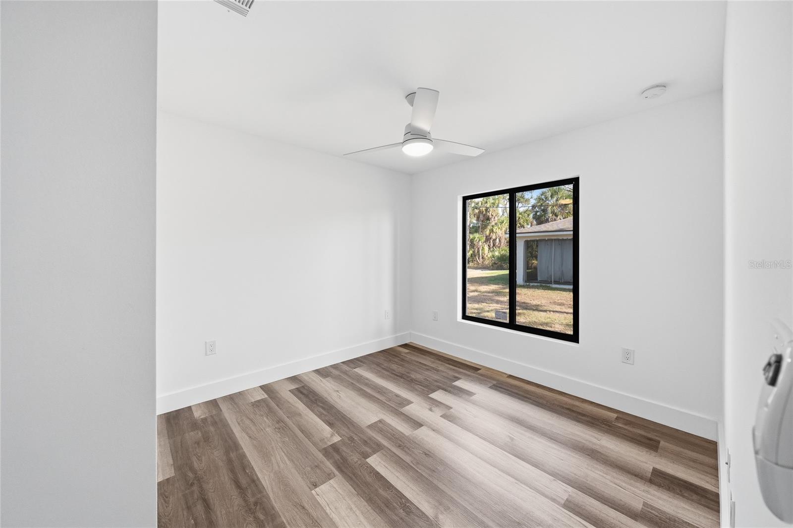 15468 CHAMBERLAIN BLVD, PORT CHARLOTTE, FL — photo 12