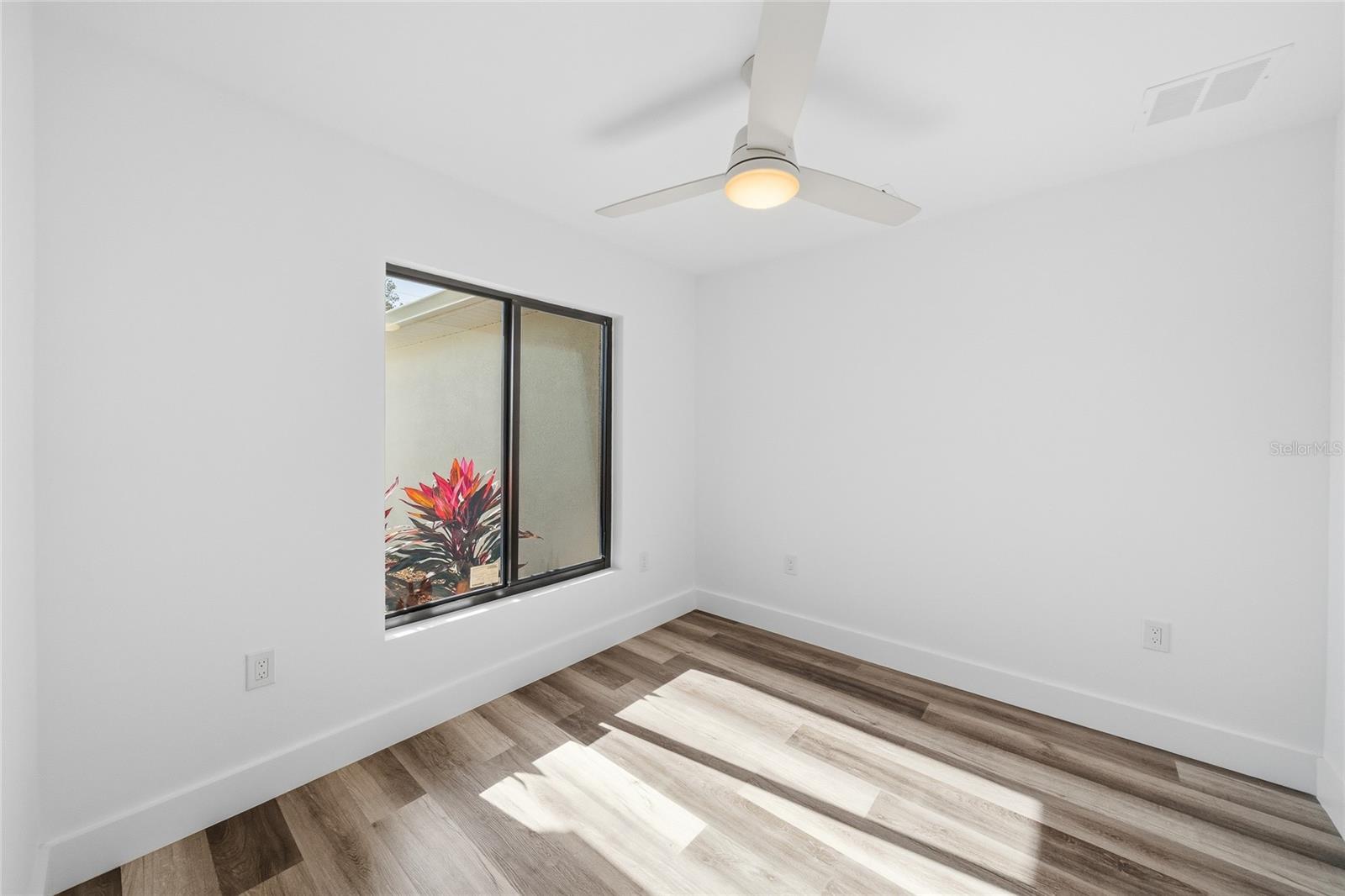 15468 CHAMBERLAIN BLVD, PORT CHARLOTTE, FL — photo 16