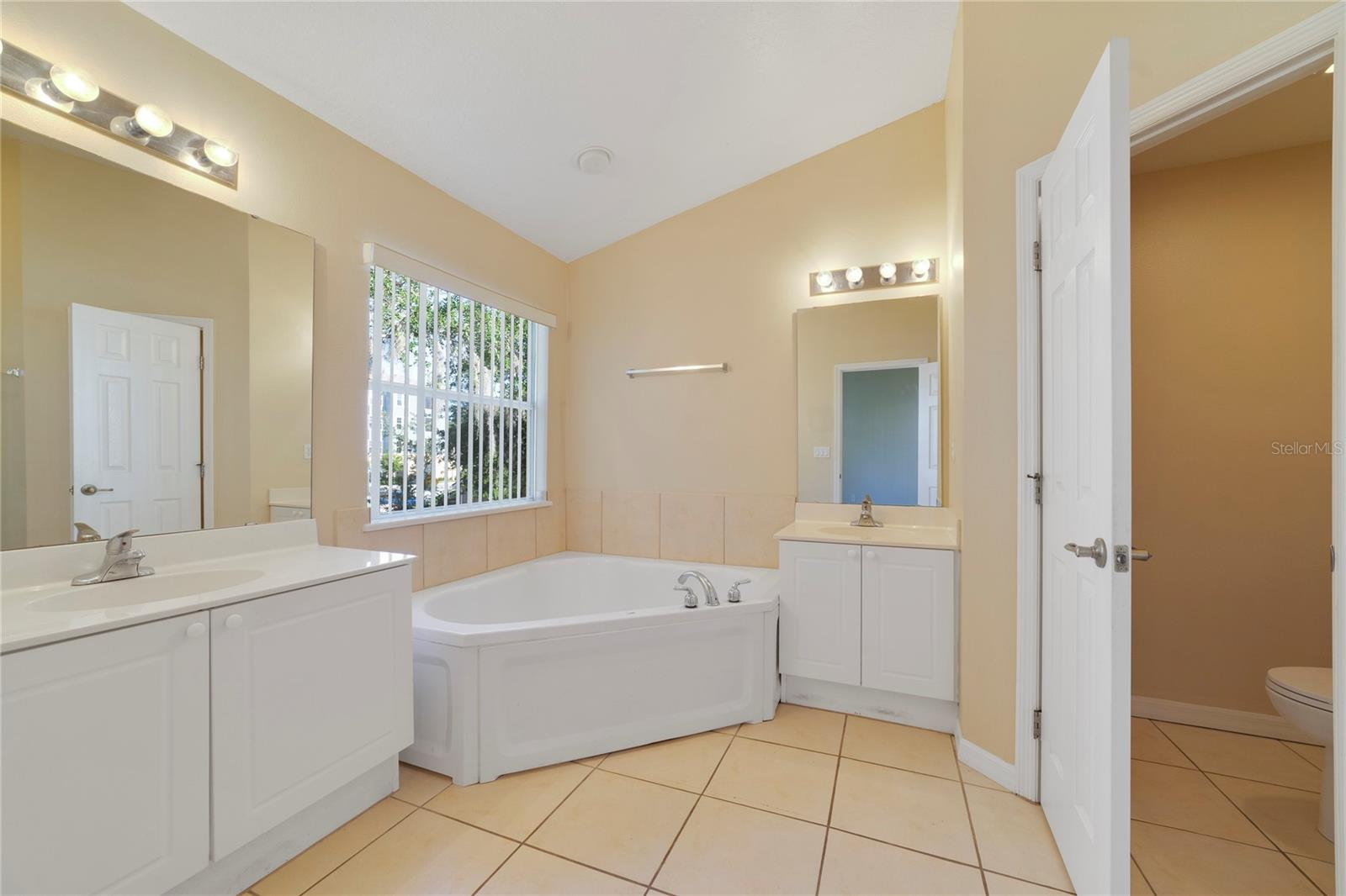 2764 CLUB CORTILE CIR, KISSIMMEE, FL — photo 10