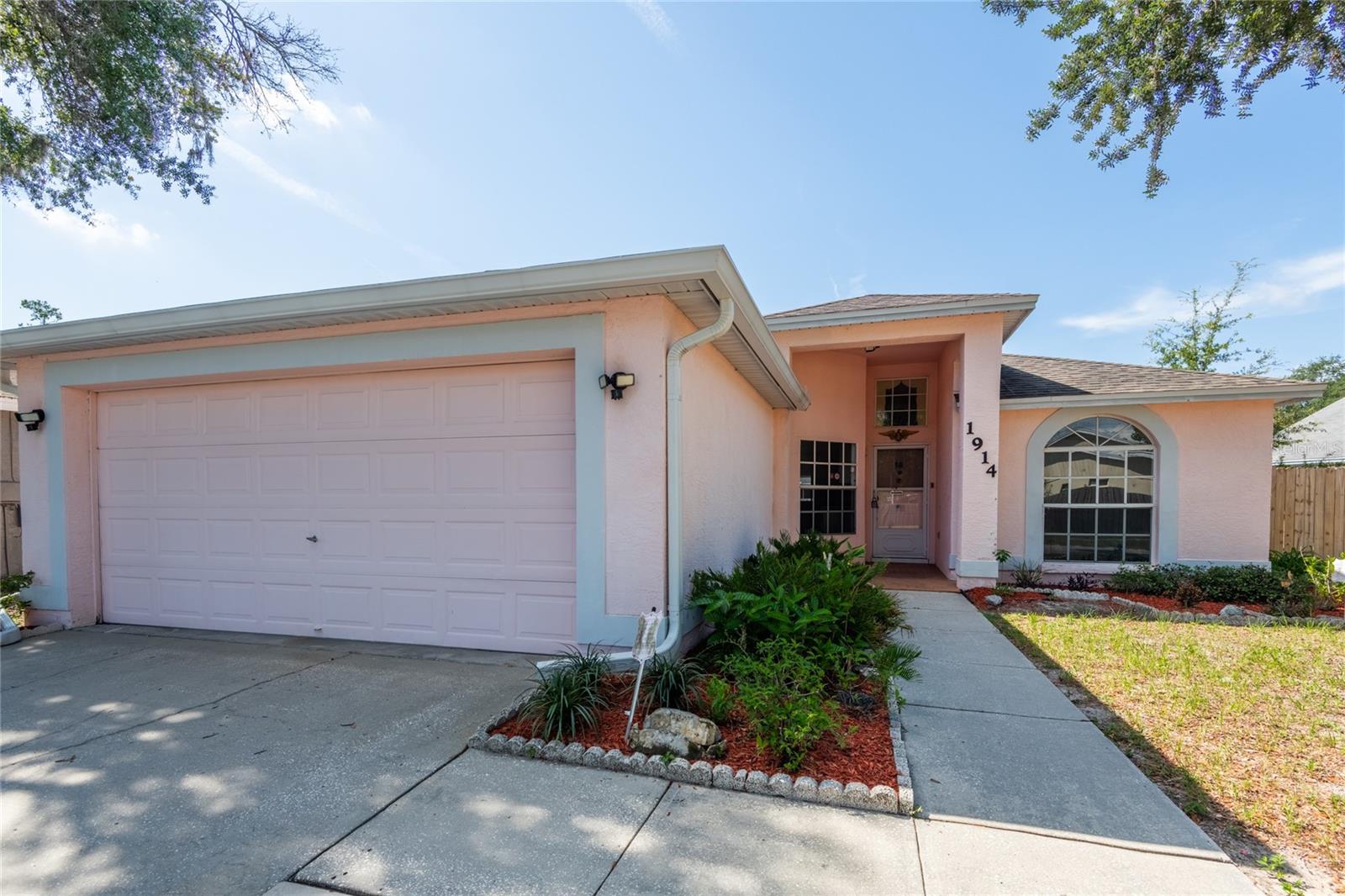 1914 WOODCUT DR, LUTZ, FL