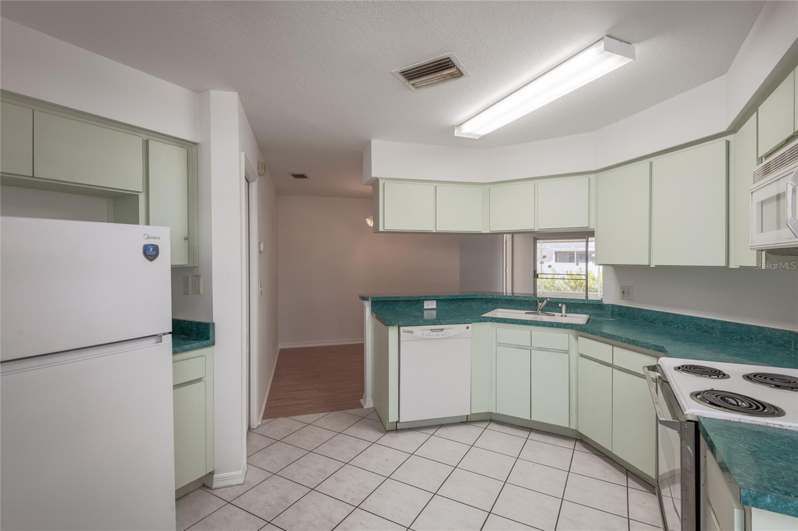 1914 WOODCUT DR, LUTZ, FL — photo 8