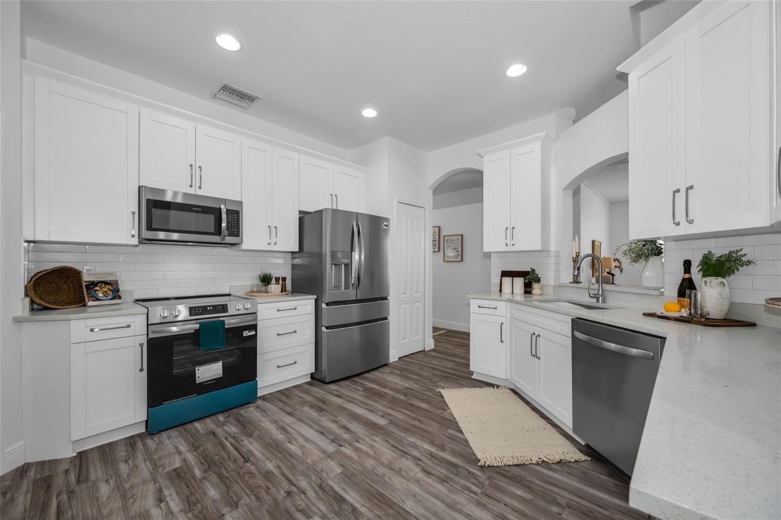 3052 SUNWATCH DR, WESLEY CHAPEL, FL — photo 7