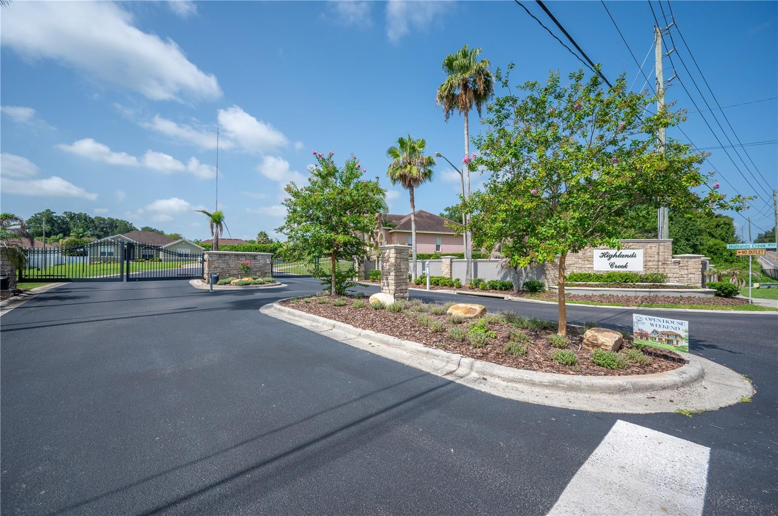 2752 HIGHLANDS CREEK DR, LAKELAND, FL — photo 2
