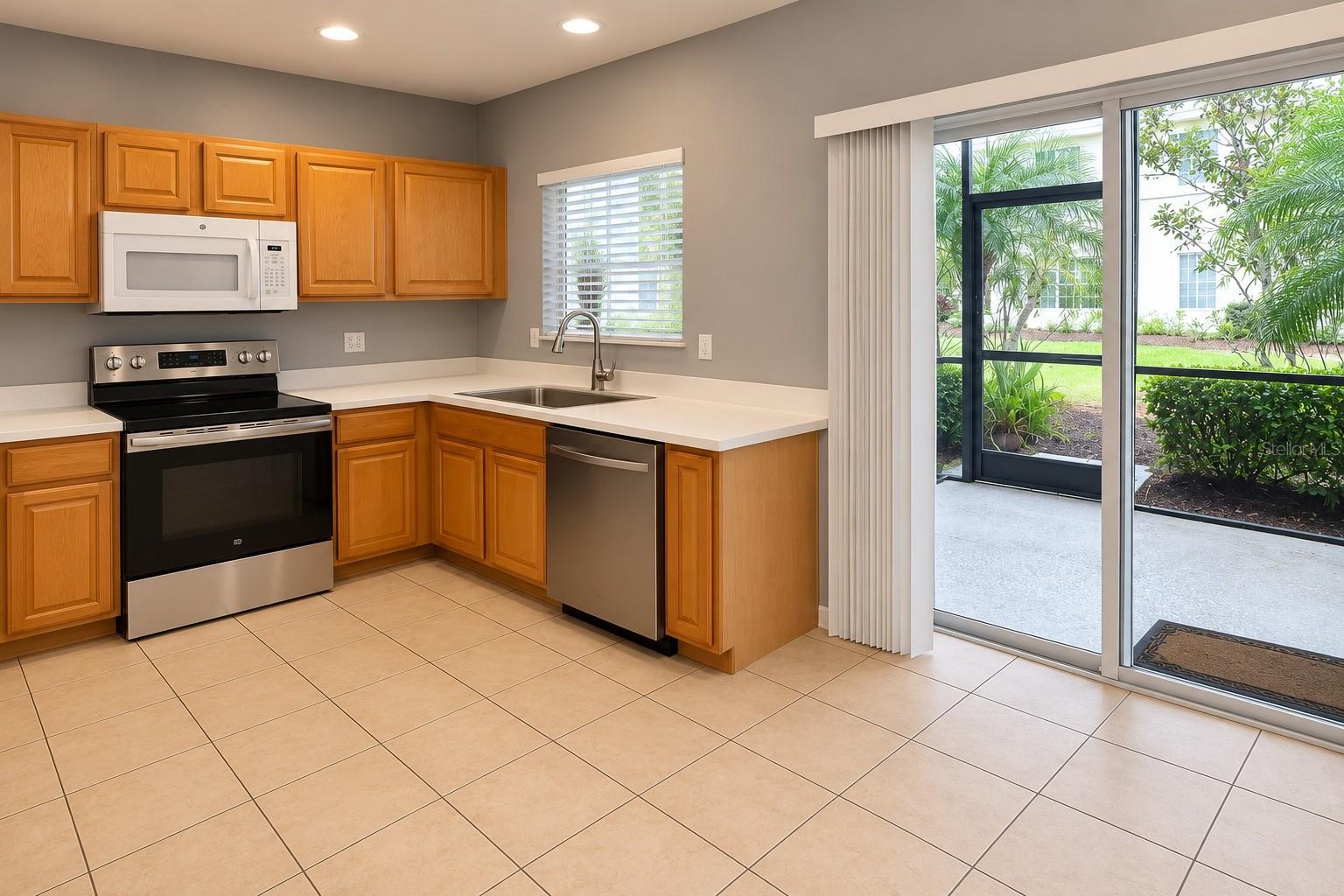 215 CAPE HARBOUR LOOP #103, BRADENTON, FL — photo 2