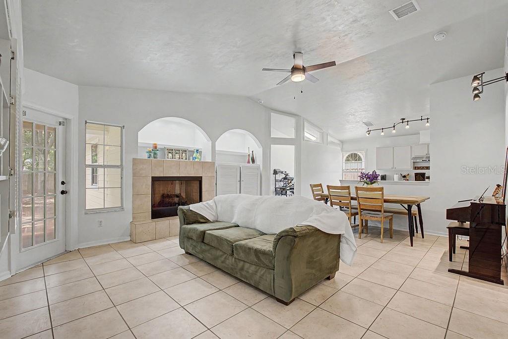 2068 NW 88TH STREET, GAINESVILLE, FL — photo 4