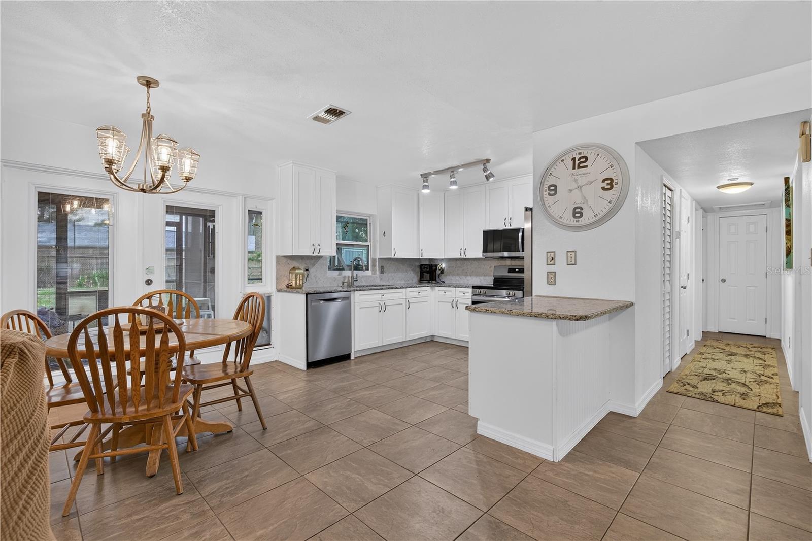 5010 STOLLS AVE, TAMPA, FL — photo 14