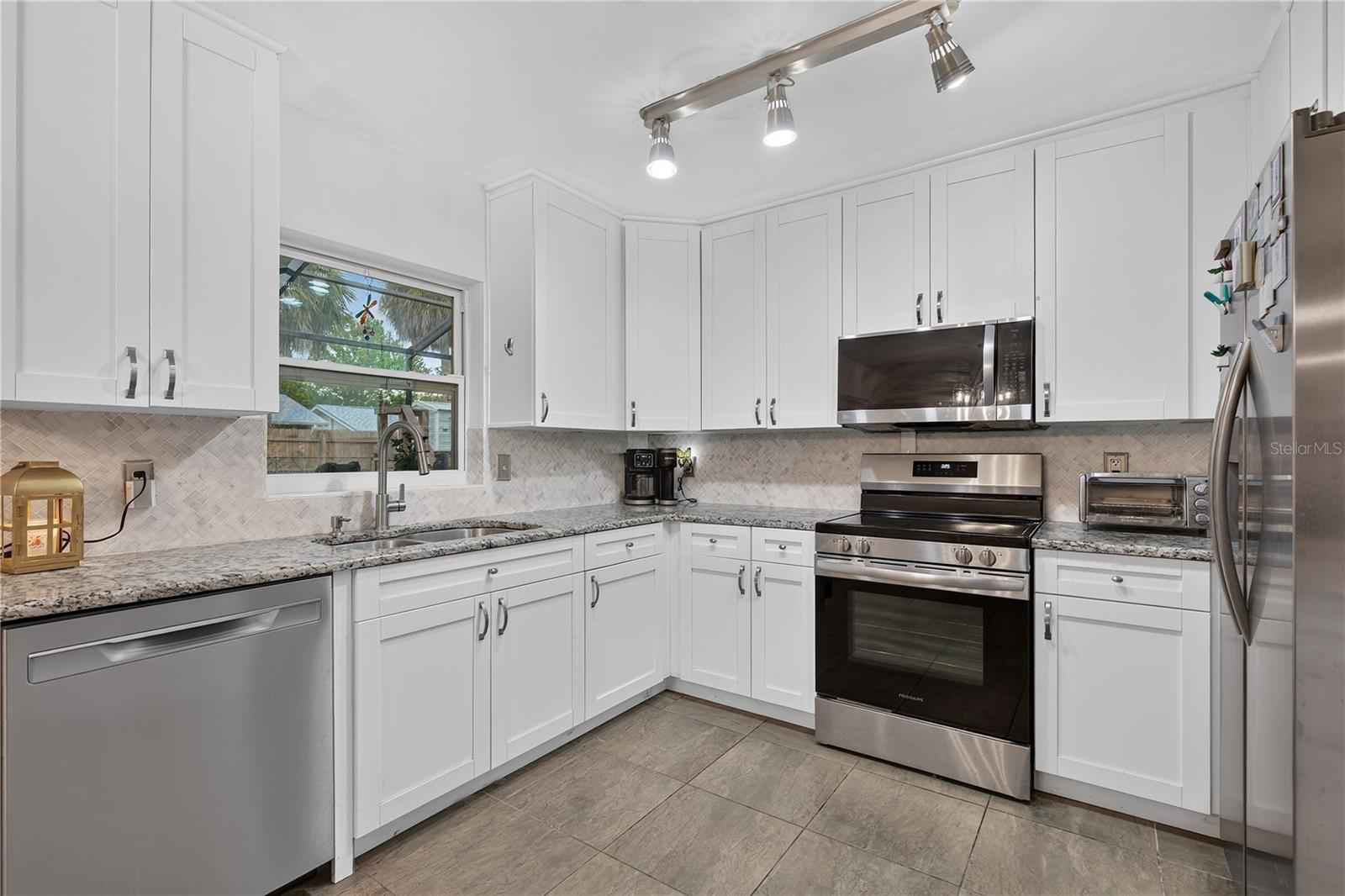 5010 STOLLS AVE, TAMPA, FL — photo 17