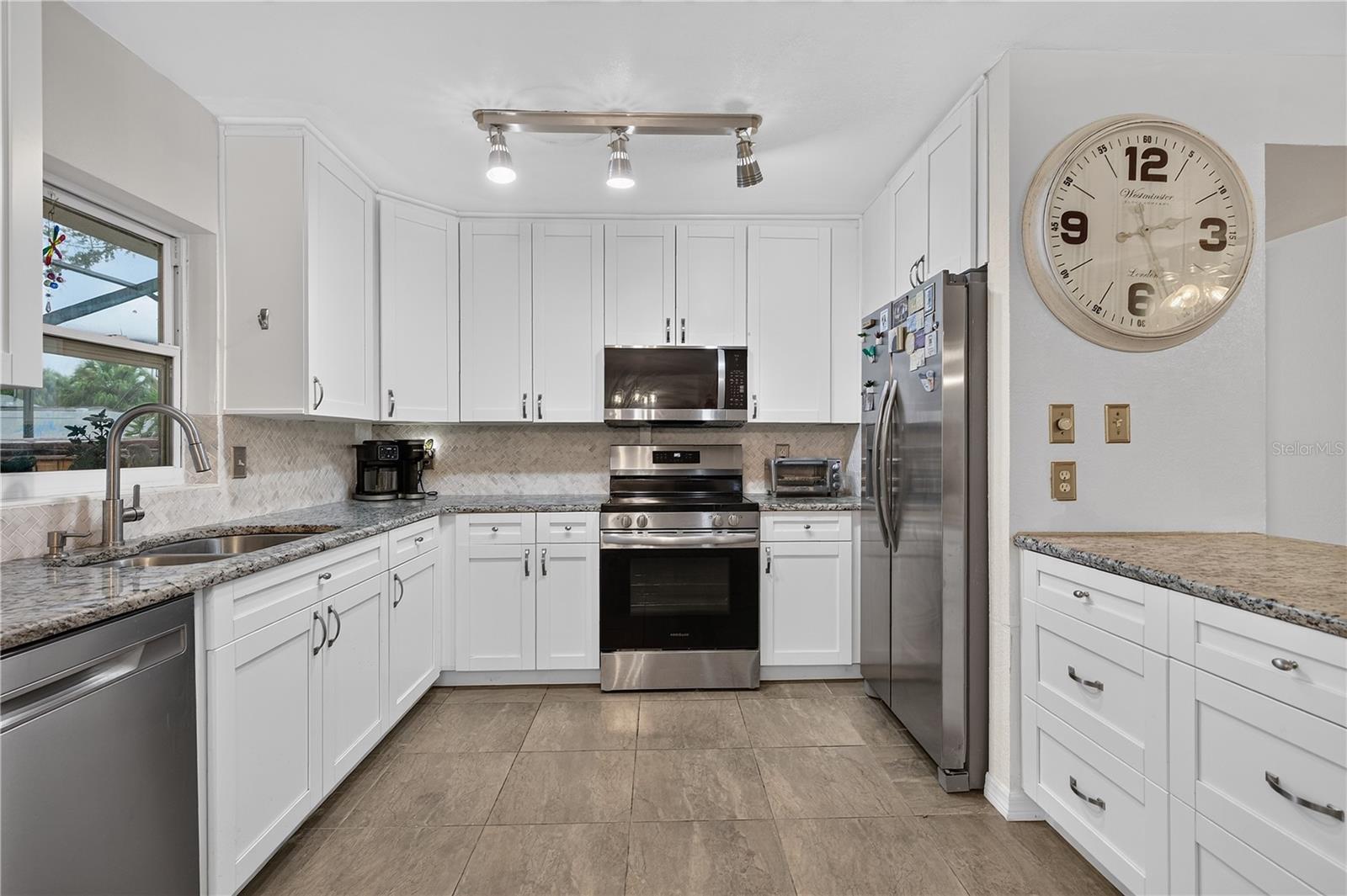 5010 STOLLS AVE, TAMPA, FL — photo 18