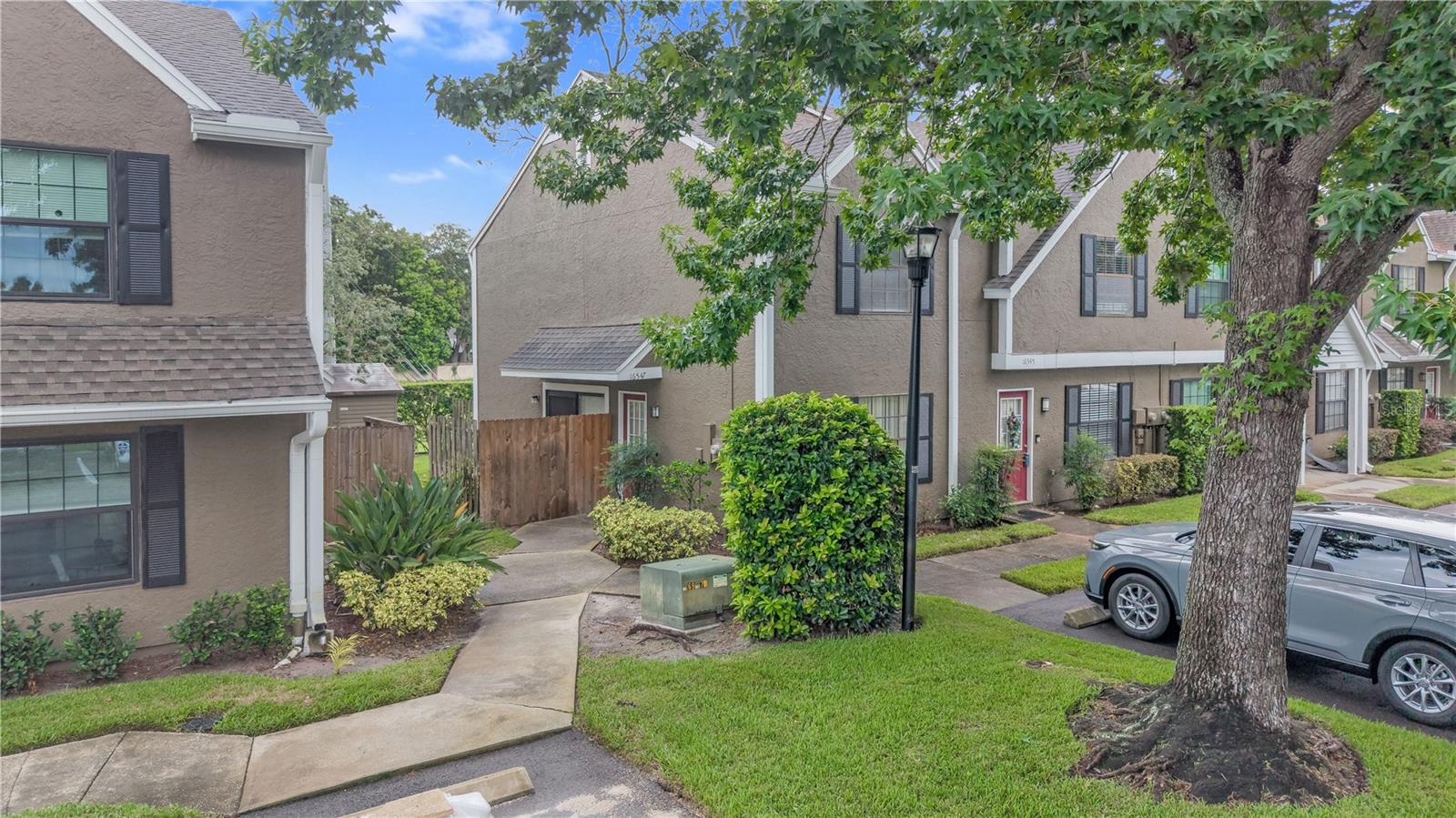 16547 LAKE BRIGADOON CIR, TAMPA, FL — photo 2