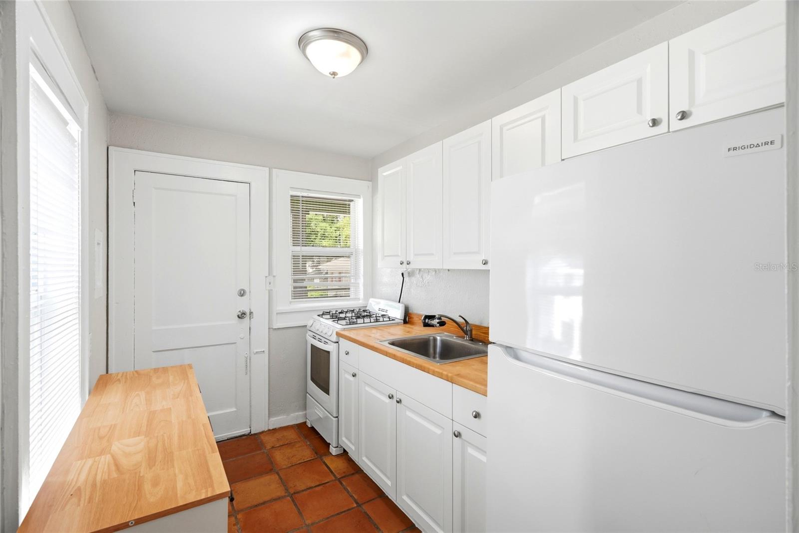 725 8TH ST N, ST PETERSBURG, FL — photo 22