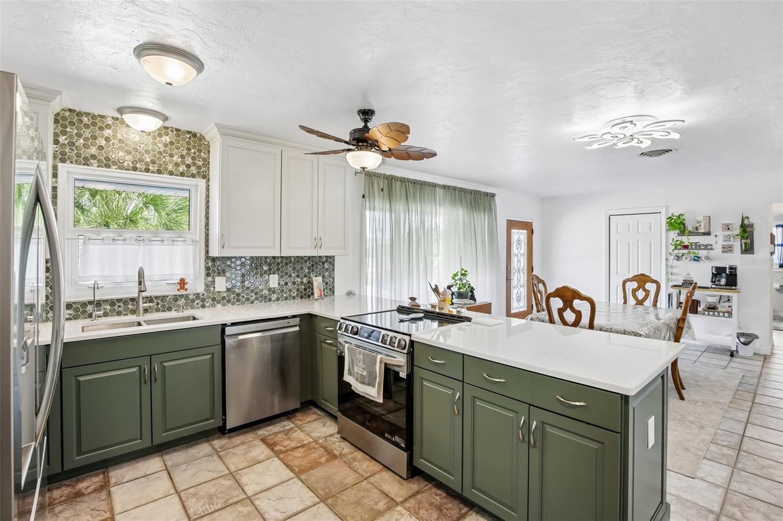 806 BLUE HERON BLVD, RUSKIN, FL — photo 3