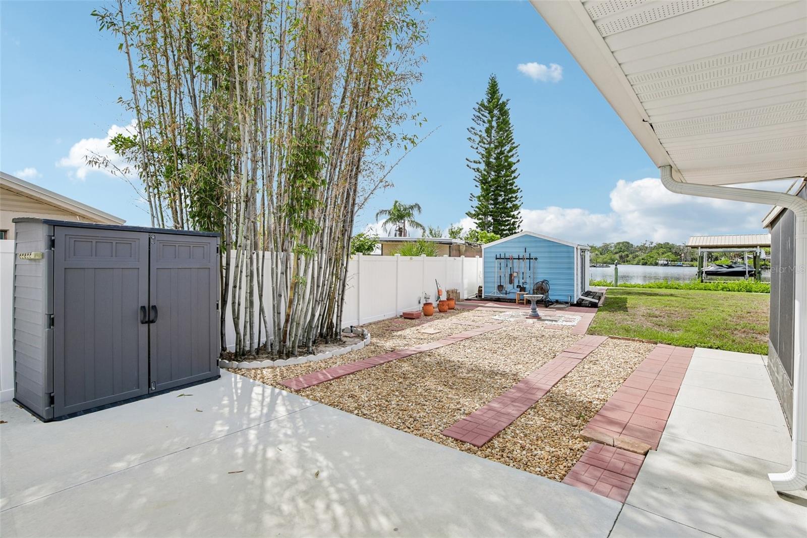 806 BLUE HERON BLVD, RUSKIN, FL — photo 22